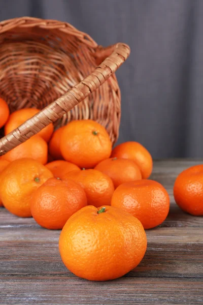 Mandarijnen op houten tafel — Stockfoto