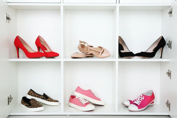 Shoes on shelves — Stock Photo, Image