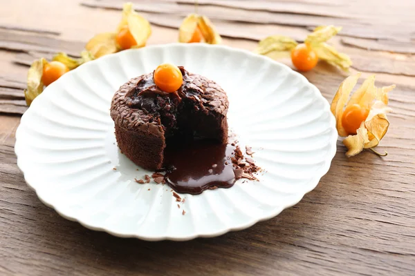 Hot chocolate pudding with fondant centre on plate, close-up — Stock Photo, Image