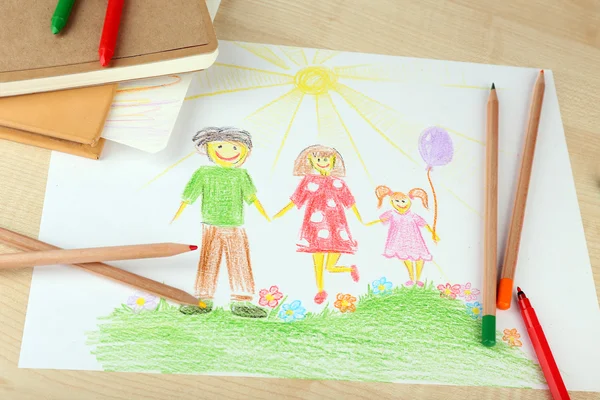 Dibujo infantil con lápices de colores —  Fotos de Stock