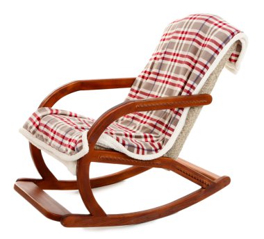 Modern sallanan sandalye üzerinde beyaz izole halı ile