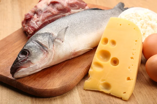 Alimentos ricos em proteínas na mesa, close-up — Fotografia de Stock