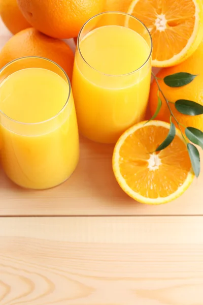 Färskpressad apelsinjuice, närbild — Stockfoto