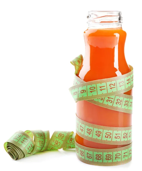 Dietní mrkvový koktejl s centimetr izolovaných na bílém — Stock fotografie