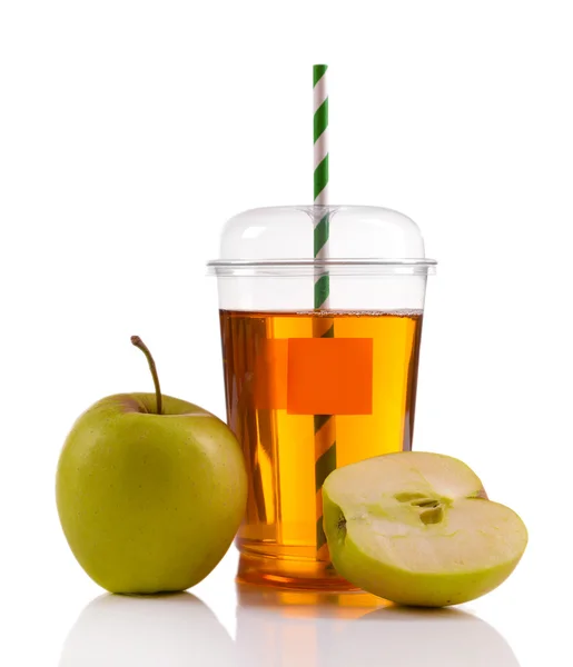 Fast food bardağında meyve suyu, tüp ve beyaz elmalar. — Stok fotoğraf