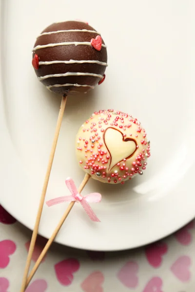 Tasty cake pops on plate, close up — Stock Photo, Image