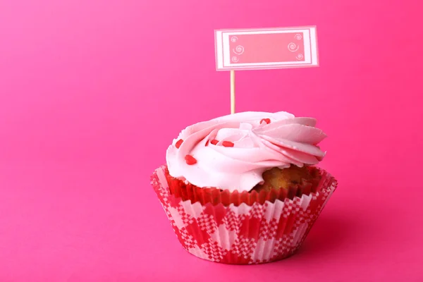 Delicious cupcake with inscription on color background — Stock Photo, Image