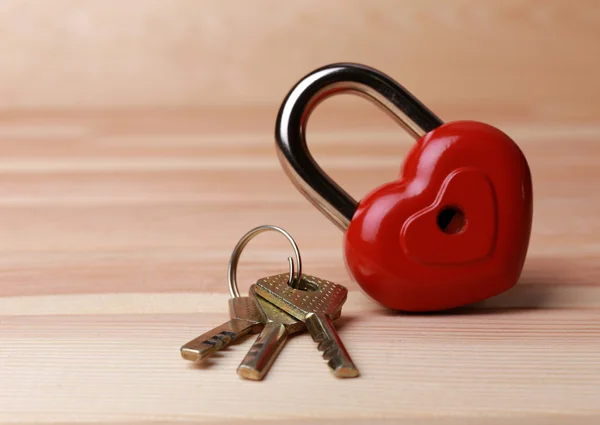Heart-shaped padlock with key — Stock Photo, Image
