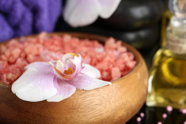 Beautiful spa composition with flowers close up — Stock Photo, Image