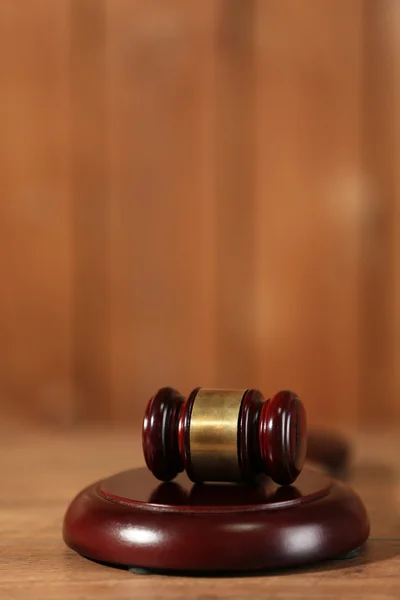 Wooden judges gavel on wooden table, close up — Stock Photo, Image