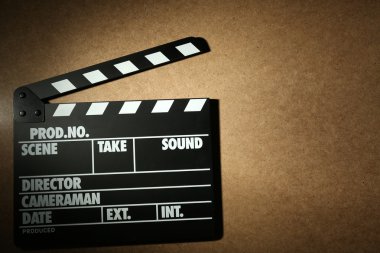 Tahta arka planda film alkışlaması