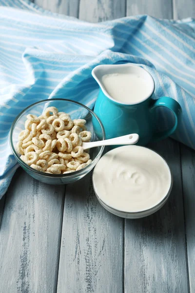Homemade yogurt and delicious  cereals in bowl on wooden table background — Stock Photo, Image
