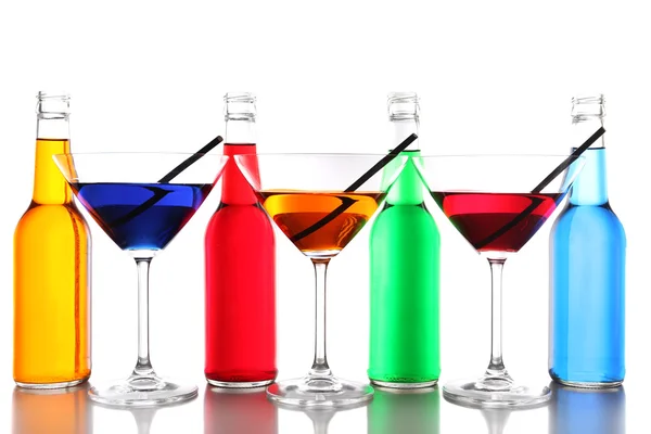 Bebidas alcohólicas coloridas en cristalería aisladas en blanco —  Fotos de Stock