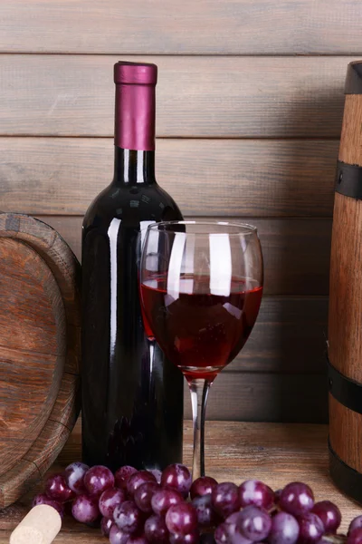 Red wine on table on wooden background — Stock Photo, Image