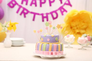 Lezzetli doğum günü pastası