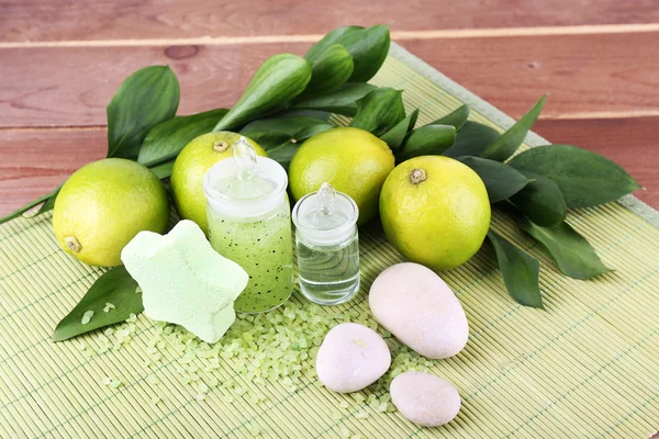 Spa still life on bamboo mat and wooden table background — Stock Photo, Image