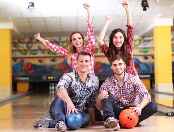 Portrait of friends in bowling club — Stock Photo, Image