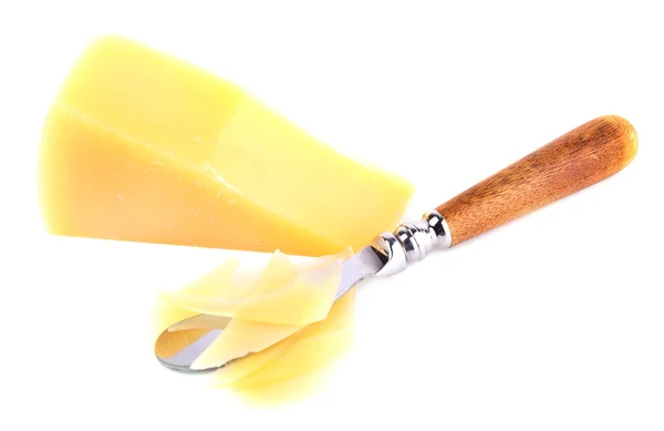 Bit parmesanost med kniv isolerad på vit — Stockfoto