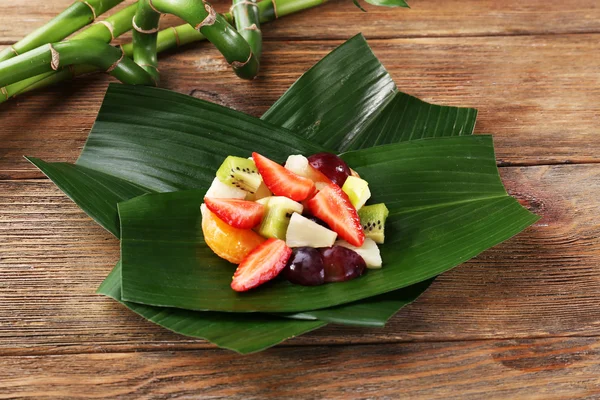 Fruit dessert on green leaf on table — Stock Photo, Image