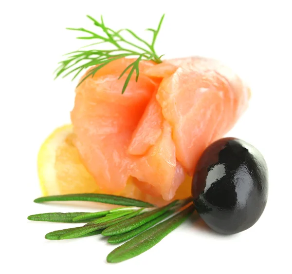 Salmone affettato e arrotolato, olive nere ed erbe aromatiche isolate su bianco — Foto Stock