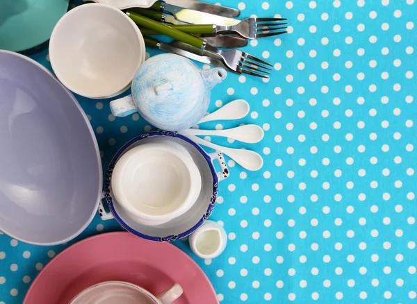 Louça diferente na toalha de mesa — Fotografia de Stock