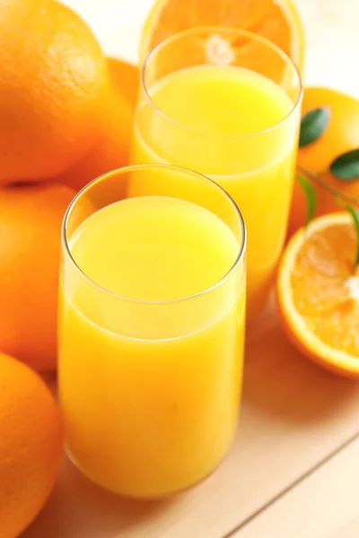 Färskpressad apelsinjuice, närbild — Stockfoto
