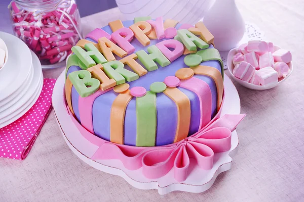 Delicious birthday cake on table close-up — Stock Photo, Image