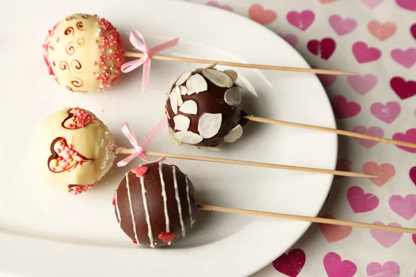 Tasty cake pops on plate, close up — Stock Photo, Image