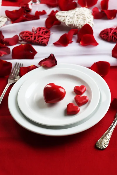Накрытие стола ко Дню Святого Валентина — стоковое фото