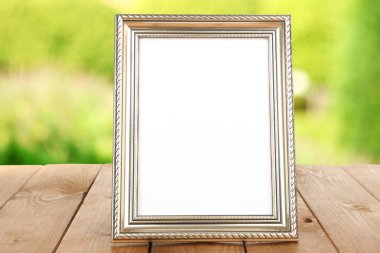 Fotoğraf çerçevesi doğa arka plan üzerinde ahşap tablo
