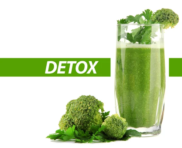 Glas groene groente sap met broccoli en peterselie geïsoleerd op wit, Detox concept — Stockfoto