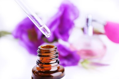 Damlalık şişe parfüm