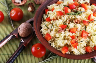 Ceviz ve kiraz domates pirinç
