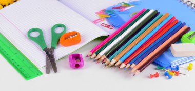 okul kırtasiyesi beyaza izole edildi