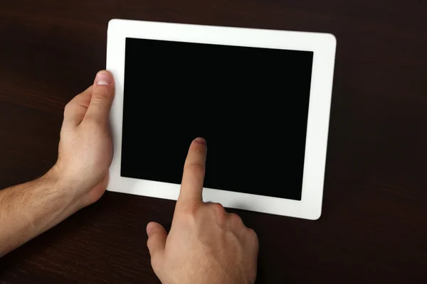 Manos usando tableta PC —  Fotos de Stock