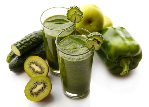 Grüner frischer gesunder Saft mit Obst und Gemüse isoliert auf weißem Hintergrund — Stockfoto