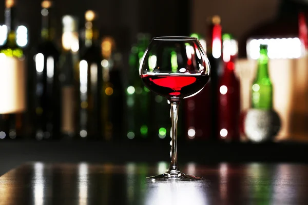 Glass of wine with bar — Stock Photo, Image