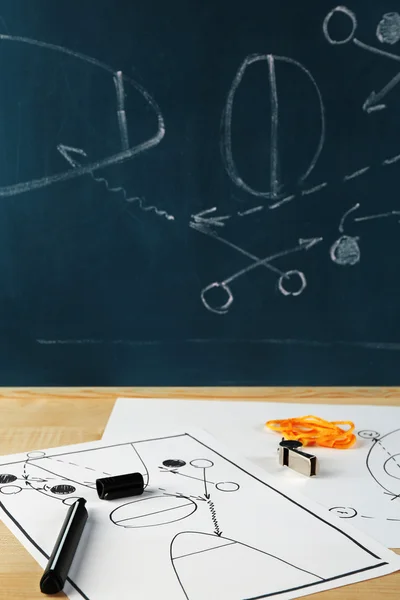 Sheets of paper and scheme basketball game — Stock Photo, Image