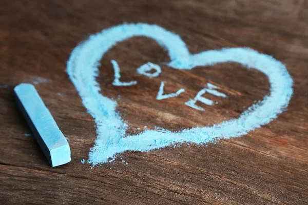 Heart drawn of chalk on wooden background close-up — Stock Photo, Image