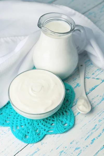 Dairy products on wooden table background — Stock Photo, Image