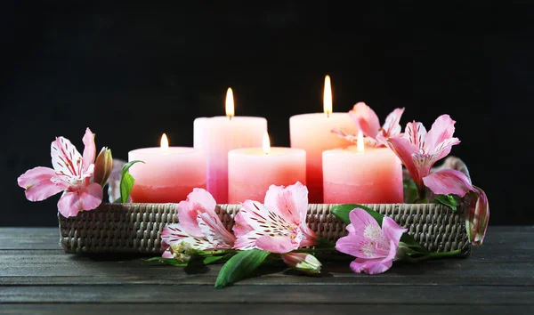 Candele con fiori — Foto Stock