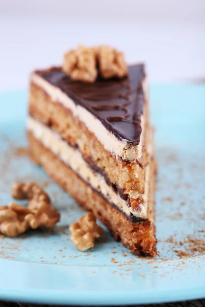 Lahodný čokoládový dort na štítku na tabulka detail — Stock fotografie