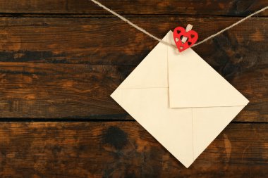 İpte asılı aşk mektubu