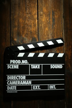 Tahta arka planda film alkışlaması