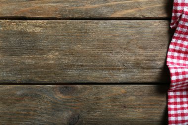 Tahta masadaki peçete.