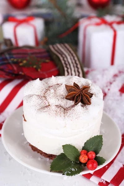 Deliziosa torta di Natale sul piattino — Foto Stock