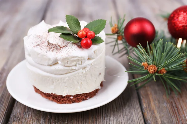 Delicious Christmas cake on saucer — Stock Photo, Image