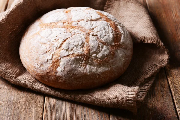 Pane saporito sulla tavola primo piano — Foto Stock