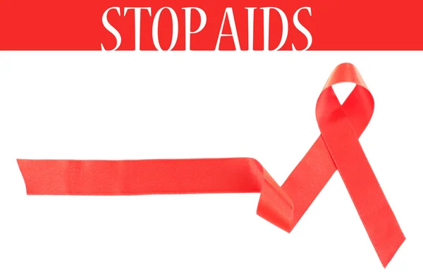 Nastro rosso AIDS isolato su bianco — Foto Stock