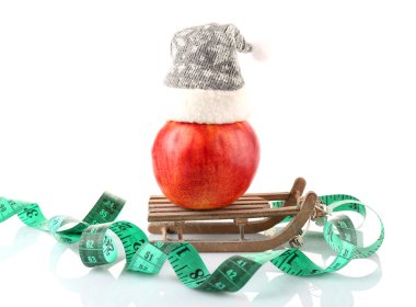 Ölçüm bandı ve apple ile üzerine beyaz izole Noel dekorasyon